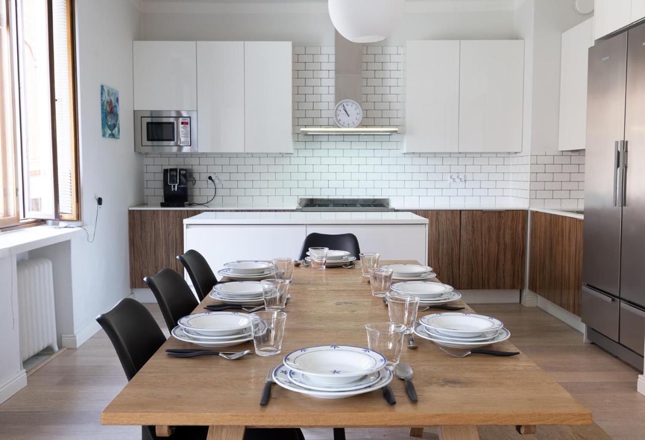 2ndhomes Luxurious 144 M2 Stylish 3 Bedroom Center Apartment *