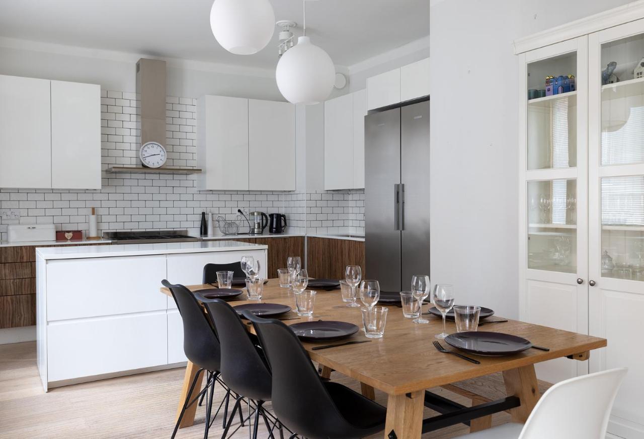 2ndhomes Luxurious 144 M2 Stylish 3 Bedroom Center